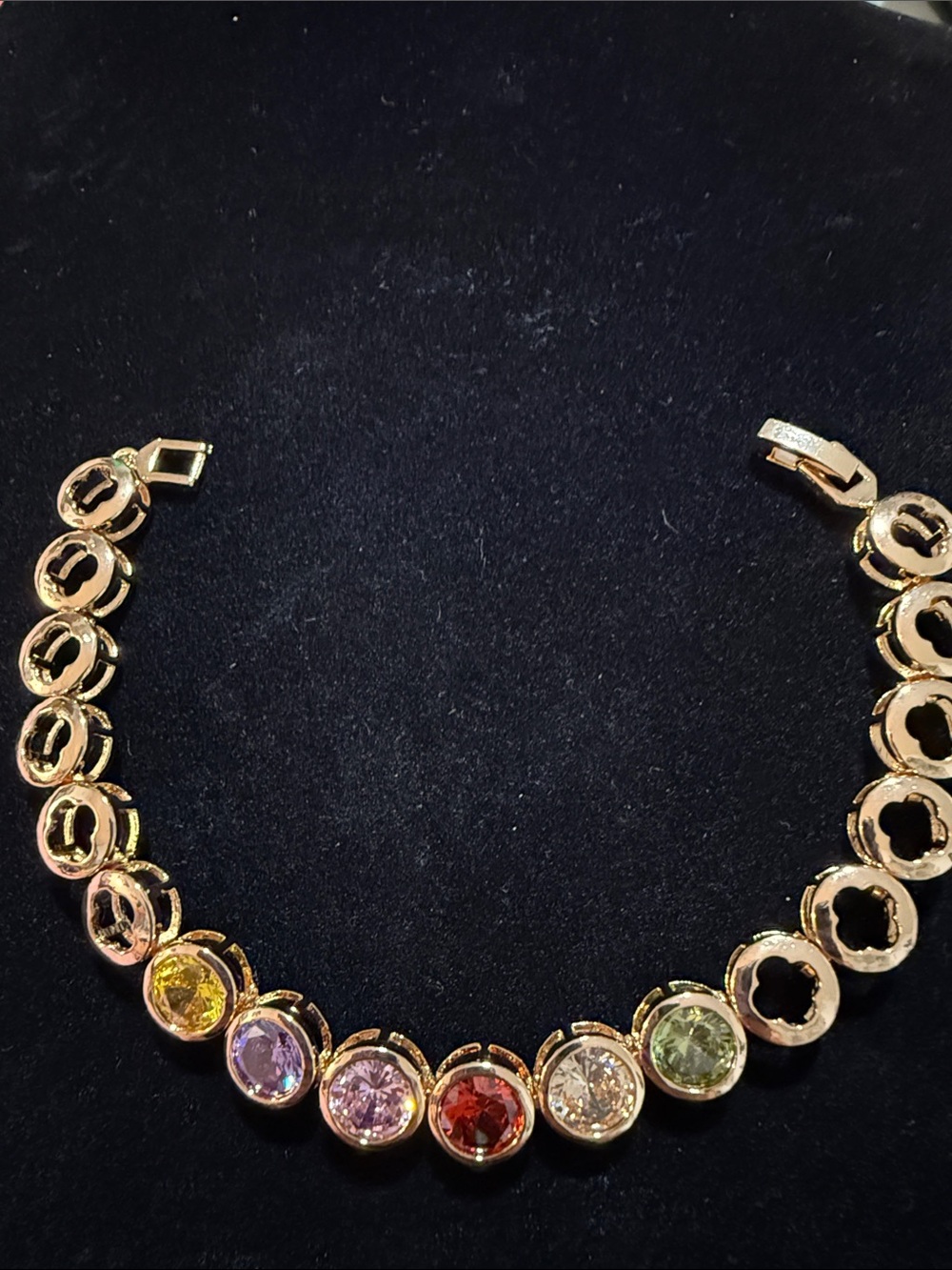 New Tennis Bracelet Bezel set 6 crystals 7.25”